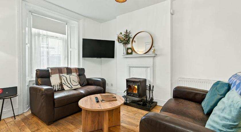 Wolfe Tone Apartment