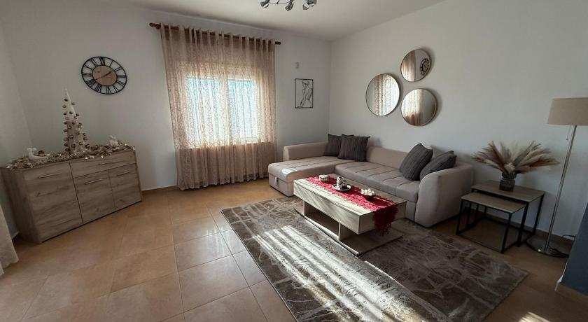 Aeolus Residences - Cozy Family House with Yard