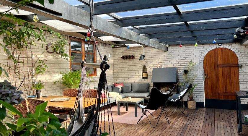 Rosengren Residence, Fireplace & barbecue