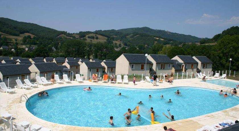 T 2 Dans village vacances 3 étoiles à Saint Geniez 1 piscines 43