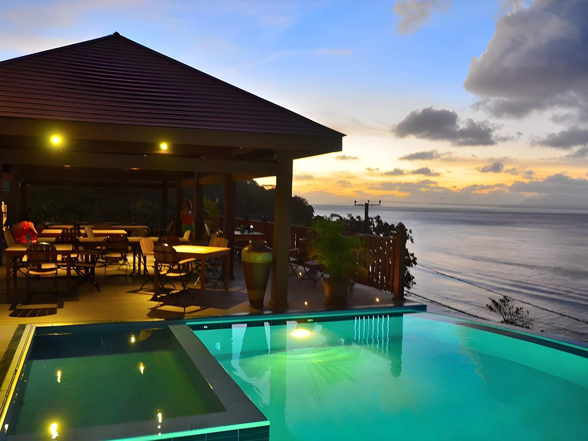 Treasure Cove Hotel & Restaurant