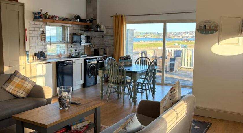 Beautiful Seaside Cottage Wicklow town