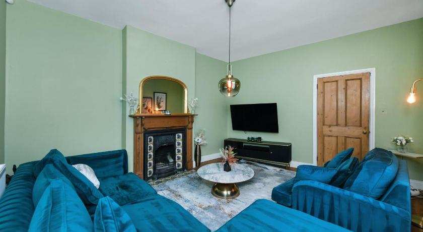 Convenient 3-Bed Near Bingham Station & Town Centre