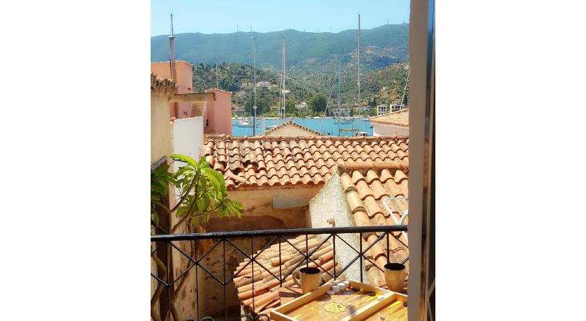 Estudio de Penny en el corazón de Poros