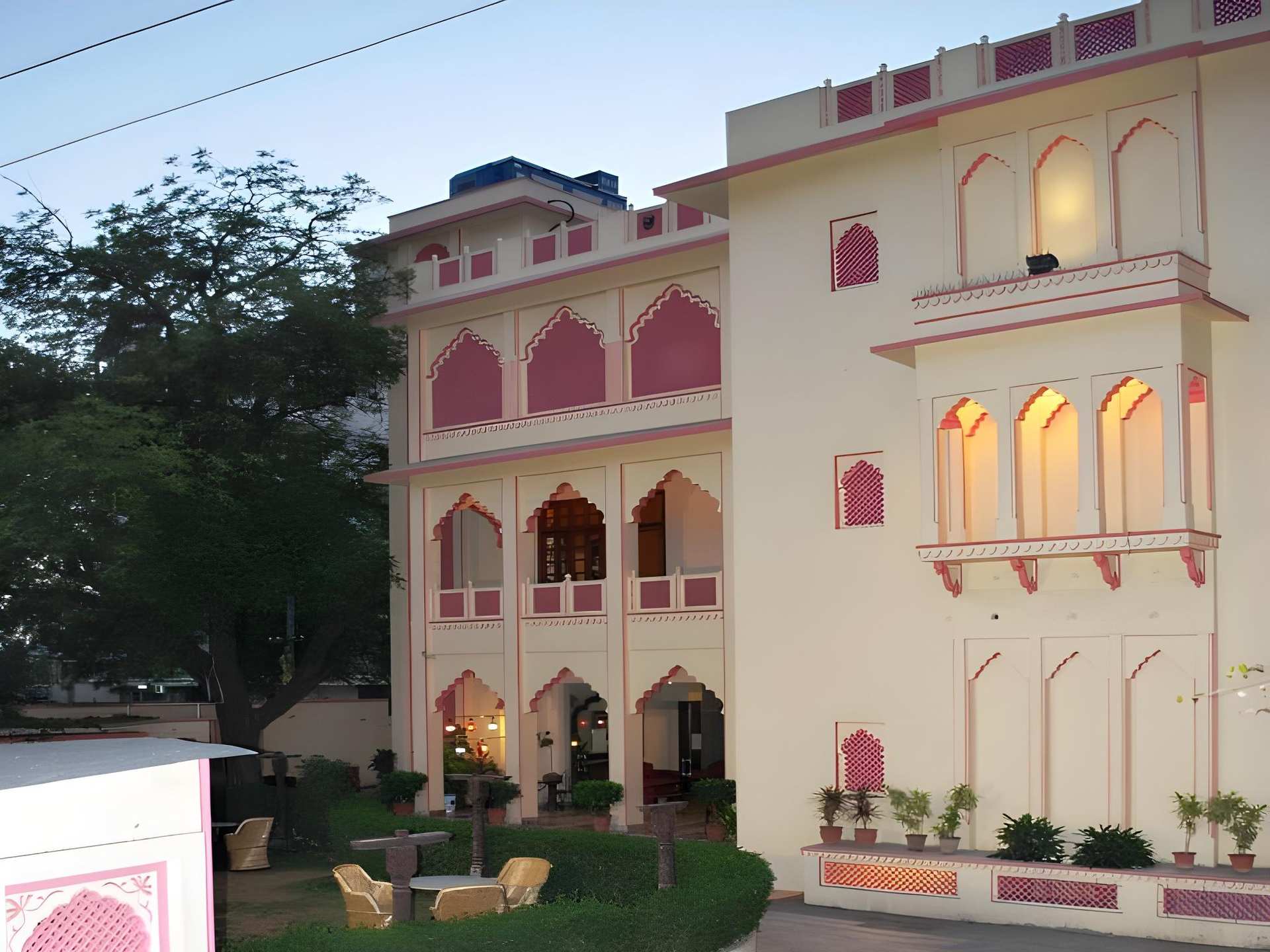 Hotel H R Palace