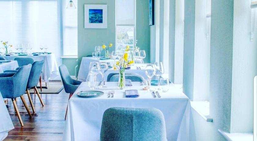 Oar restaurant and Rooms