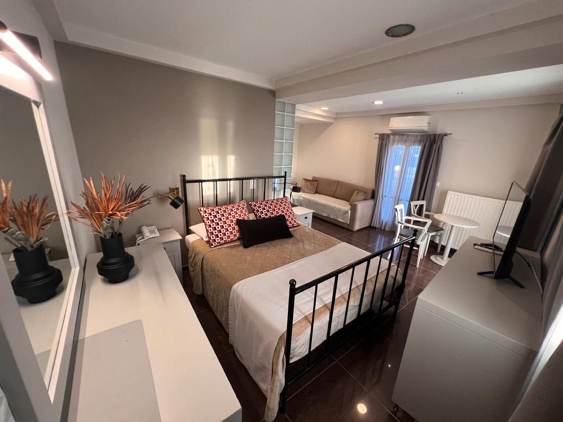 Theoxenia Caldera Hotel
