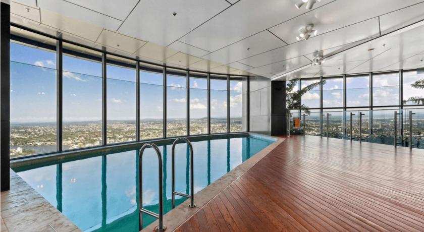 Skylight Brisbane Apartment with Free Parking