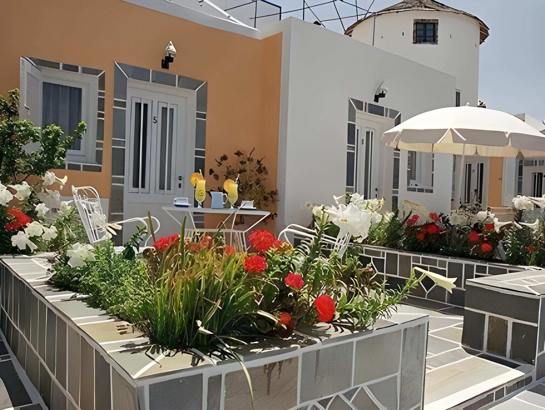 Sun Rocks Boutique Hotel - Caldera View Suites & Sunset Dining Experience