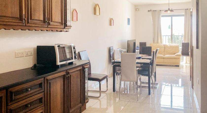 XL Central Home, 4BR 4BATH near Valletta & Sliema