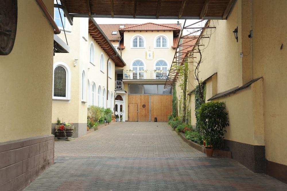 Hotel Schlosshof Dolgesheim