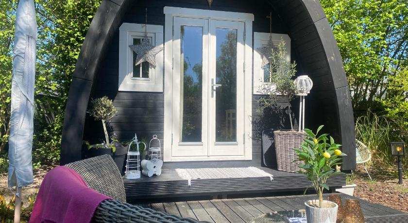 Ecolodge Almere with private outdoor terrace, perfect for nature retreat
