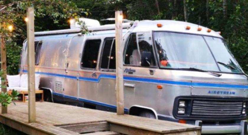 Glamping 1970 American Airstream motorhome