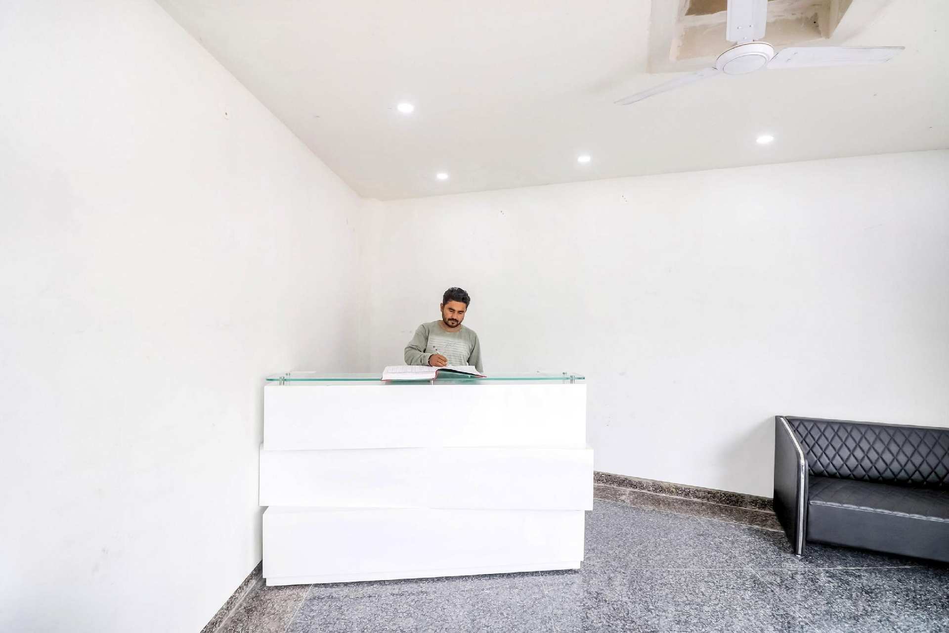 Collection O Mahavir Enclave Near Dashrath Puri Metro Station