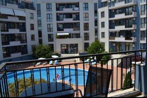 Amphora Palace Apartment Complex