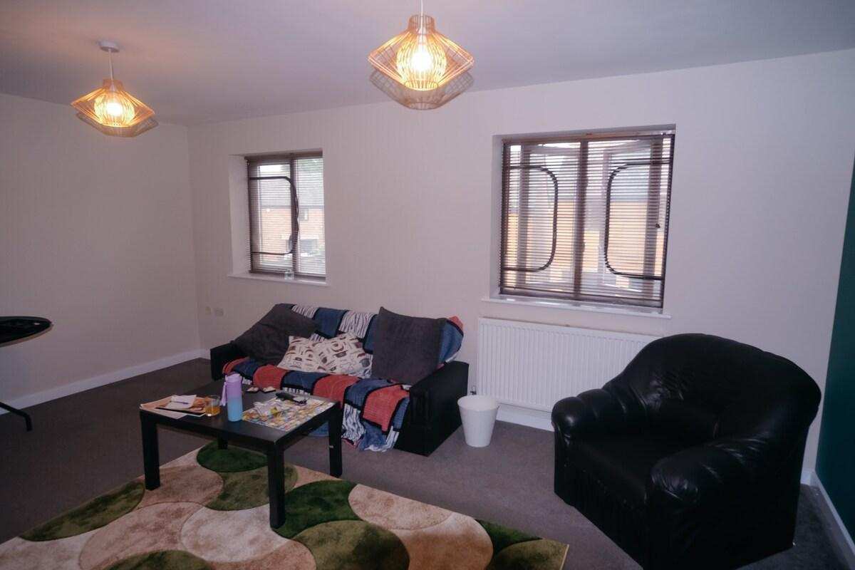 Lovely Apartment with Garden & Parking