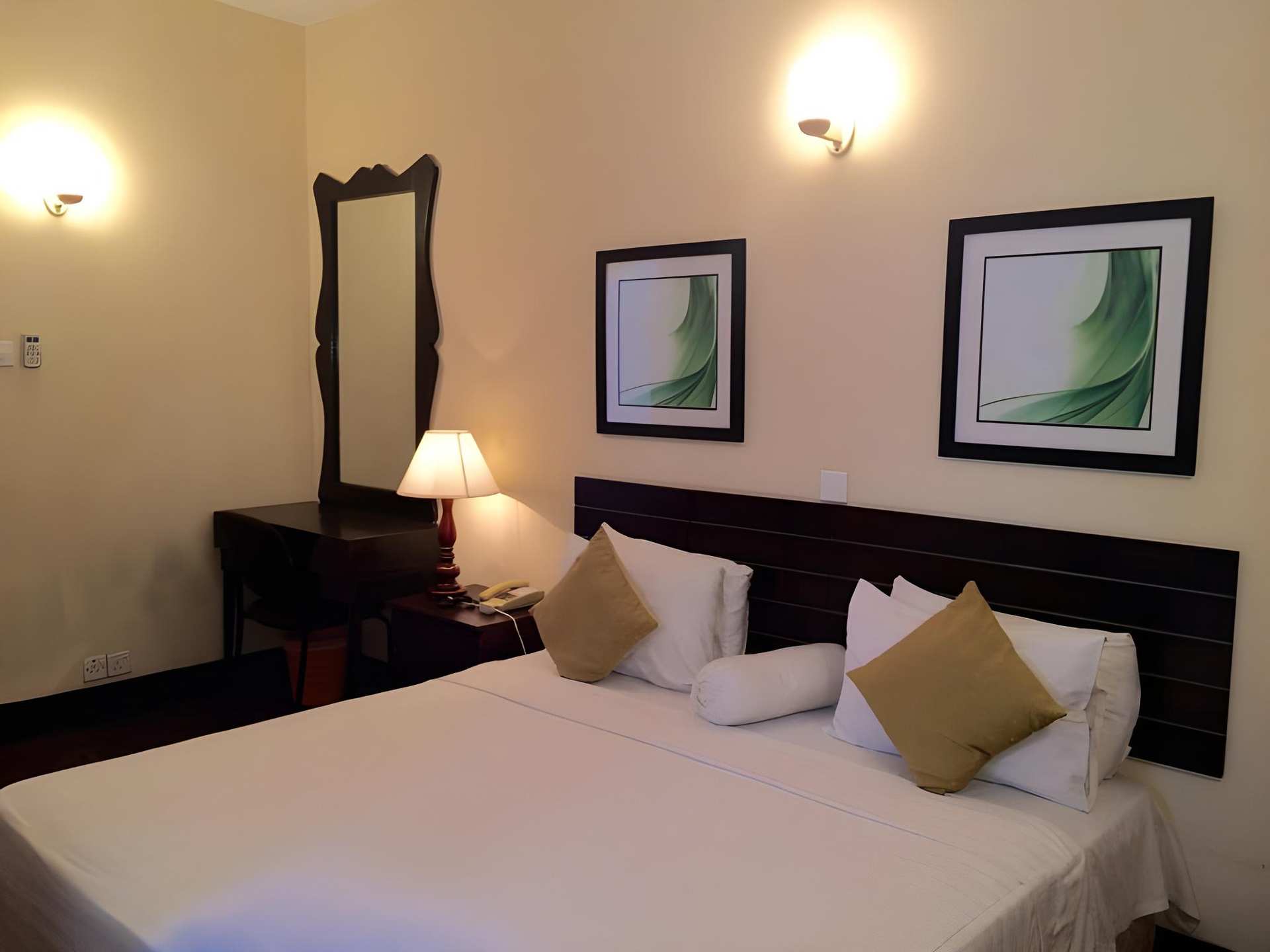 Tropic Inn - Mount Lavinia