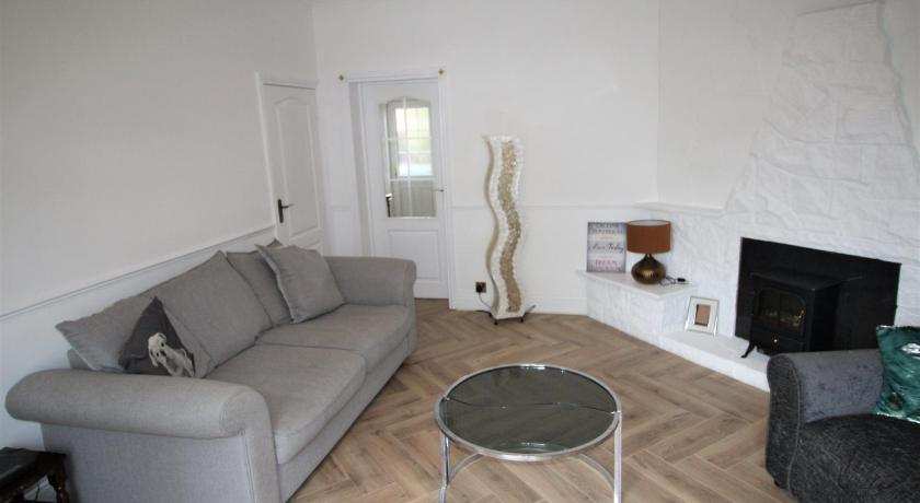 Whitley Bay - Sleeps 6 - Parking - Fast Wifi - Dogs Welcome