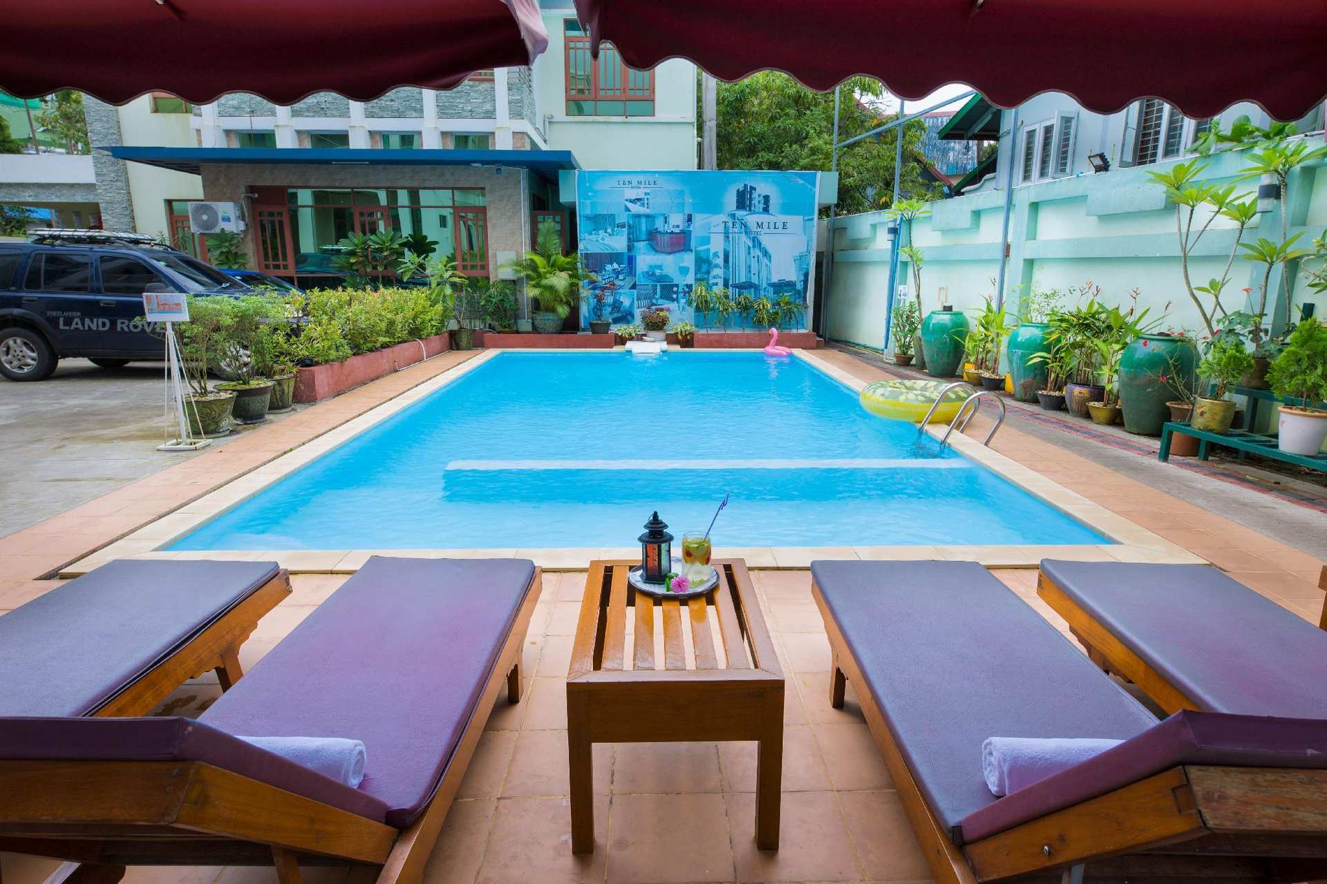 Ten Mile Hotel