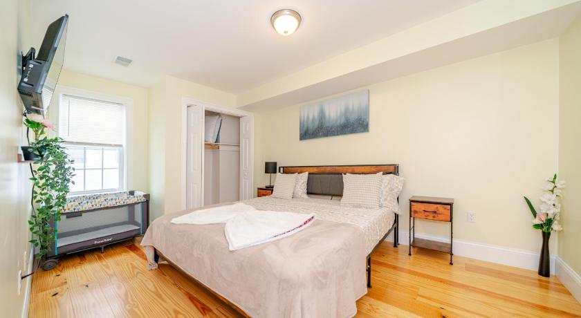 Bright 3BR Quincy Townhouse w Laundry, Bathtub & Near Red Line 41