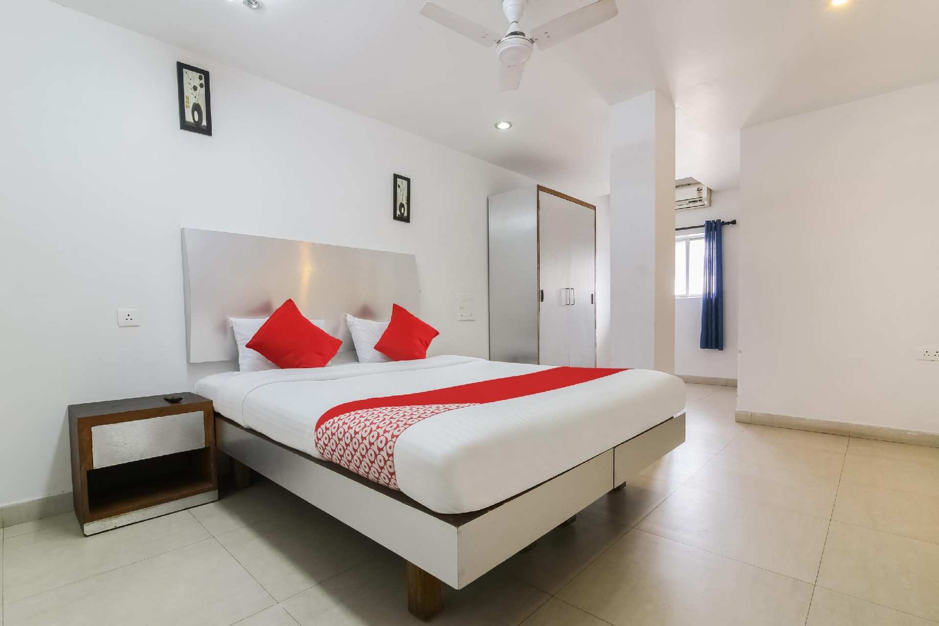 OYO 48063 Hotel Royal Palace