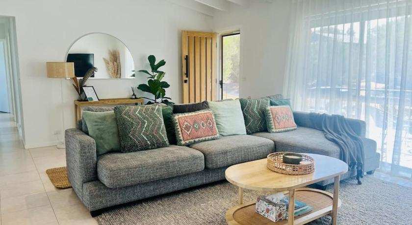 Cosy Beach House - Near Hot Springs.