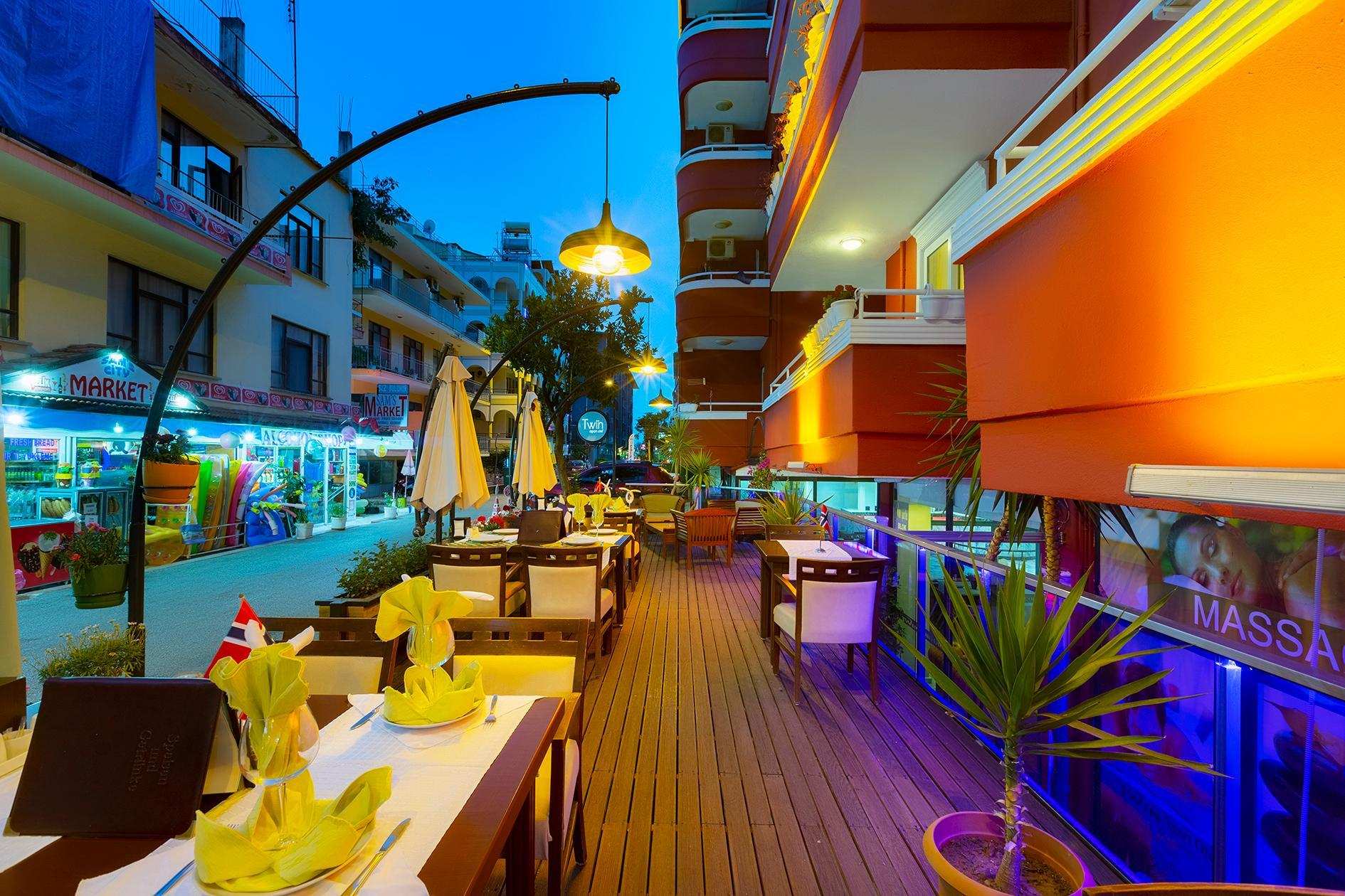 Twin Apart Hotel
