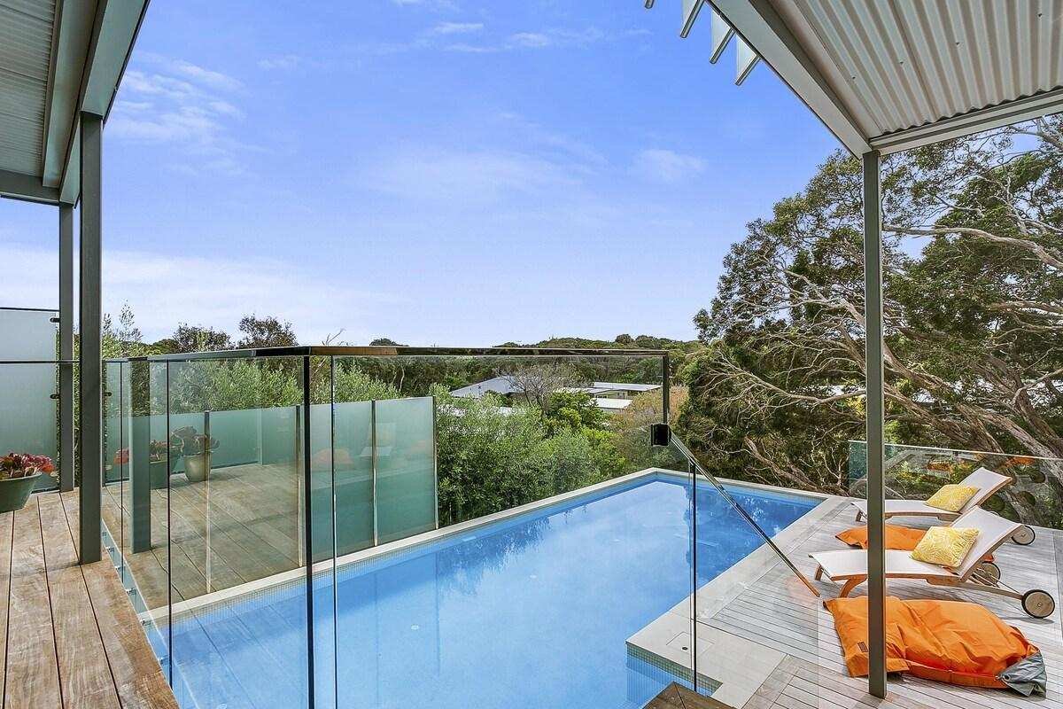 Lansdowne Villa 1 - swimming pool, includes linen