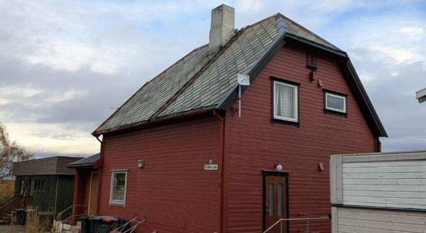 Central 4 Bedroom House with balcony and parking available