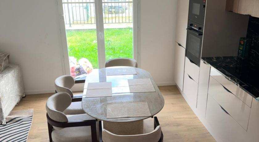 Chambre privée , dans un 4 pièces , avec SDB privative