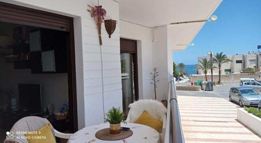 LA PITA- Terraza con vistas al mar & parking, a 1 min de la playa