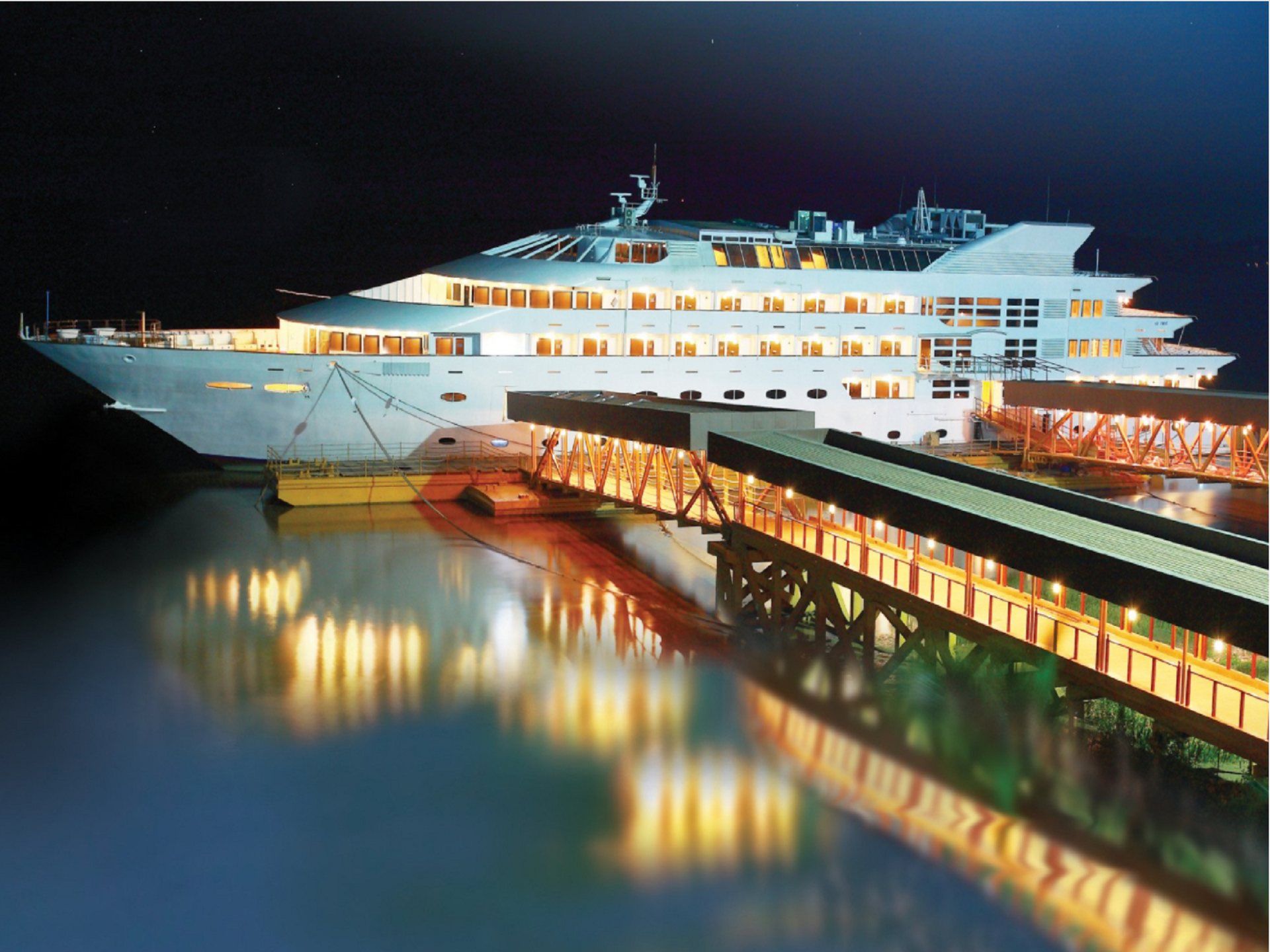 Vintage Luxury Yacht Hotel