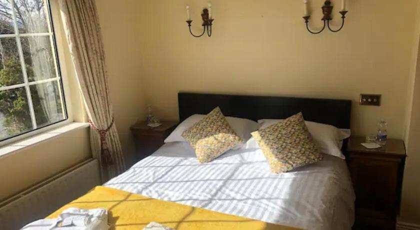 Private comfortable bedroom with ensuite