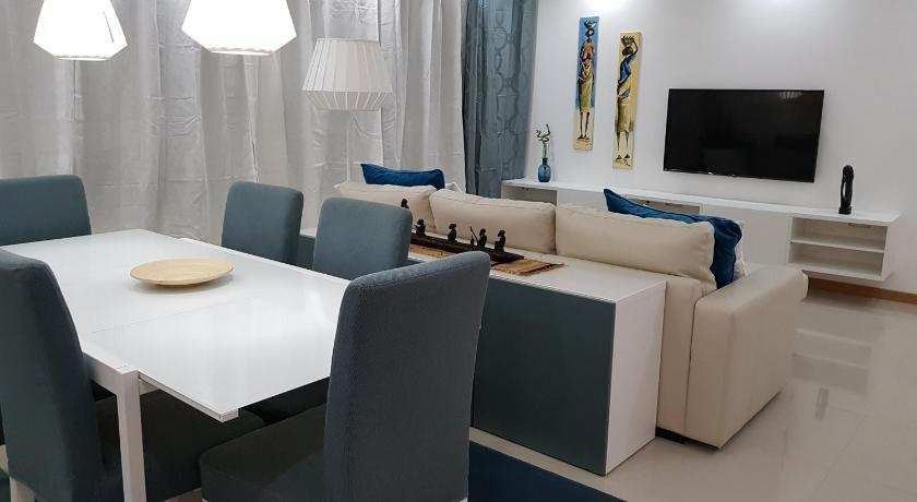 Elegant Modern Apartment with AirCond