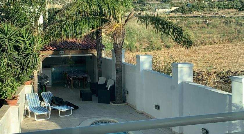 Moderno, luminoso y espacioso apartamento cerca de la playa y st. Julianos