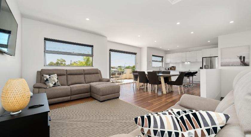 Rosewater 2 - Intimate and Modern by the Sea