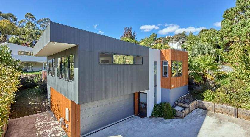The Gorge Townhouse, stunning home & location!