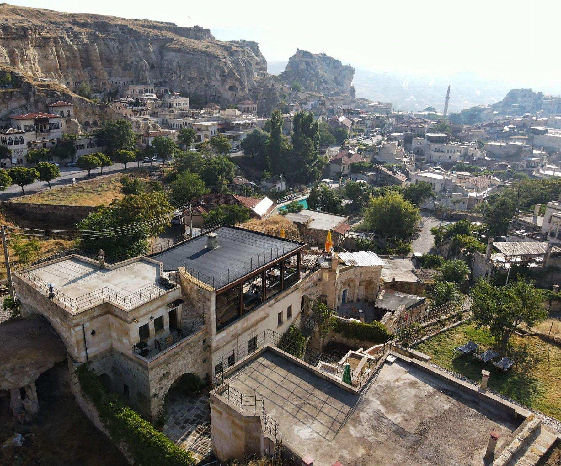 Canyon Cave Hotel