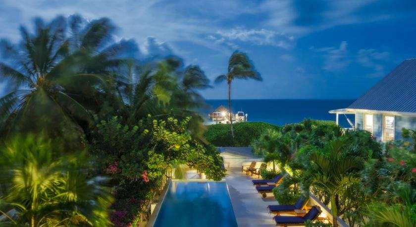 Weezie's Ocean Front Hotel and Garden Cottages