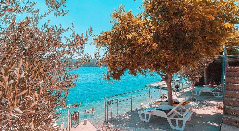 Villa Raguž sa Privatnom plažom i Garažom