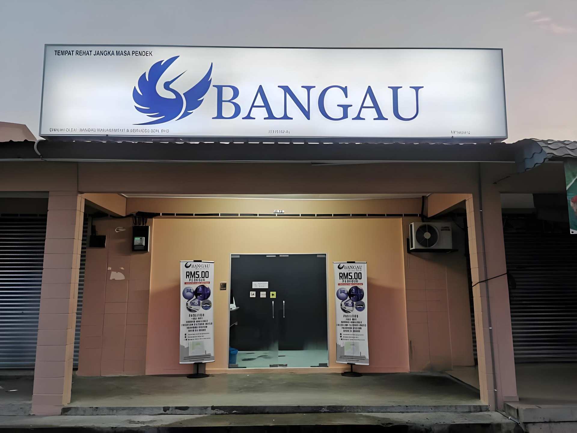 Bangau - Short Term Rest Area Capsule Hotel