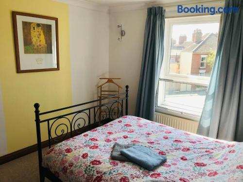 Cosy house, 3 bedrooms, private parking, wifi, patio