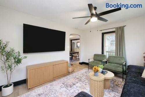 Modernized Historical Home in Downtown Medina with Hot Tub