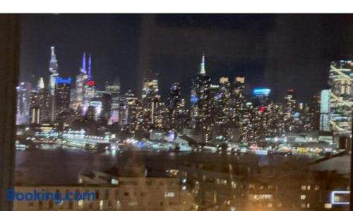 Spacious 3-bedroom Apartment Stunning Views NYC