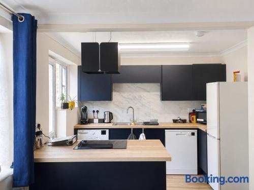 Casa Rossi Home in Bedford 9 mins to M1 With Free Parking