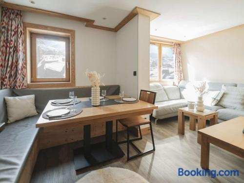 Magnifique appartement moderne à Val Thorens pour 4 pers avec WiFi et parking