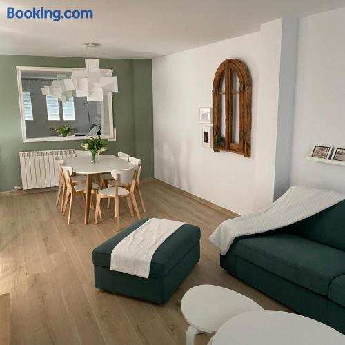 Apartamento completamente reformado en el casco antiguo con vistas al rio