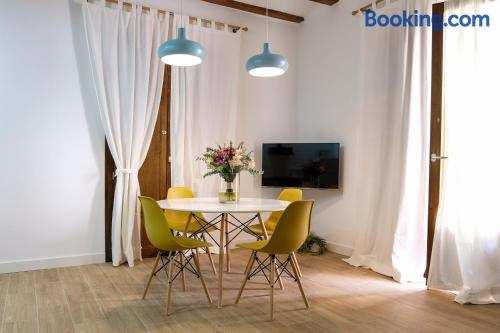 LA MOMA Apartments & Room