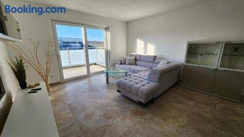 Apartement 2 Schlafzimmer 300 m zur Würth Hauptzentrale