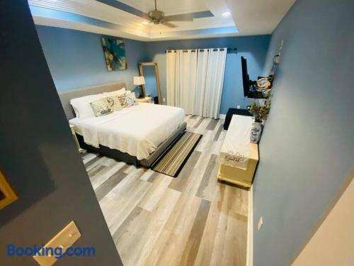 Newly renovated modern, spacious & quiet location